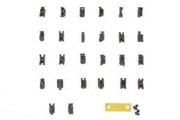 Buchstaben und Halterung für Initialen.