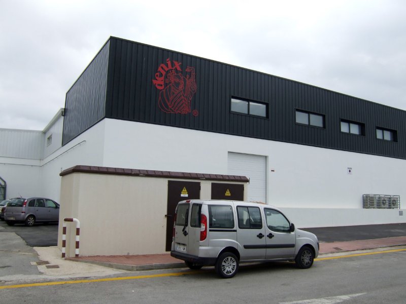 Hauptfassade der Fabrik, Frachttür