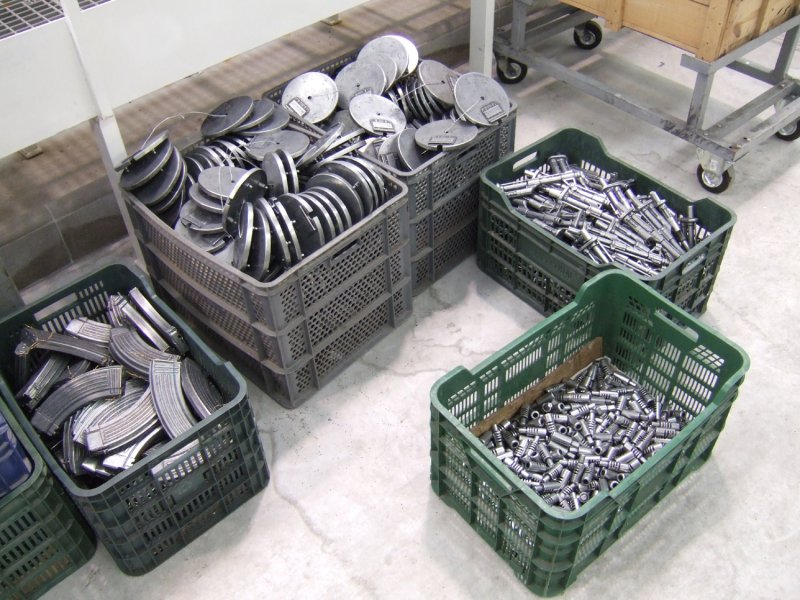 Stücke vorbereitet, um elektrolytisches Bad zu geben