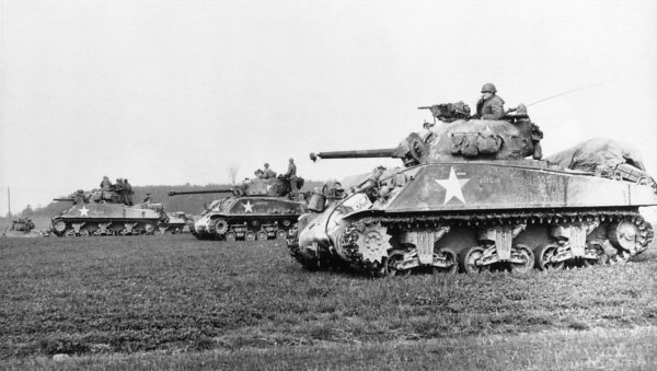 "Blindados Sherman."